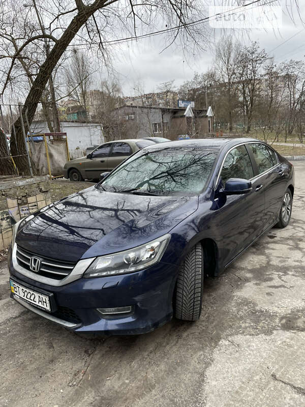 Седан Honda Accord 2013 в Києві