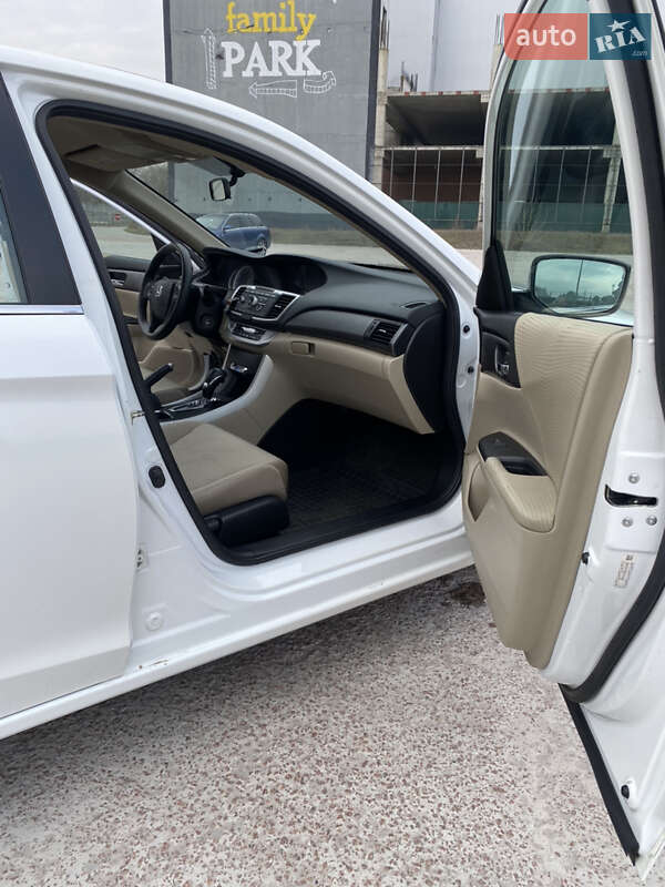 Седан Honda Accord 2014 в Киеве