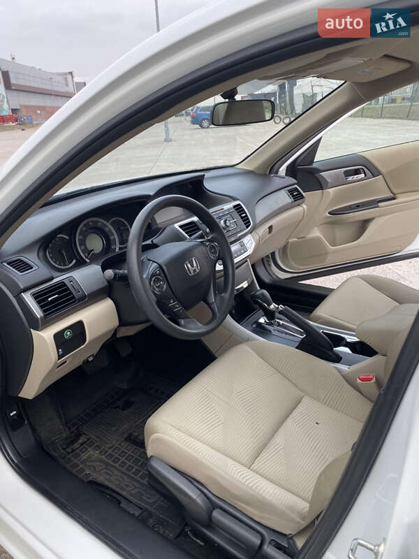 Седан Honda Accord 2014 в Киеве