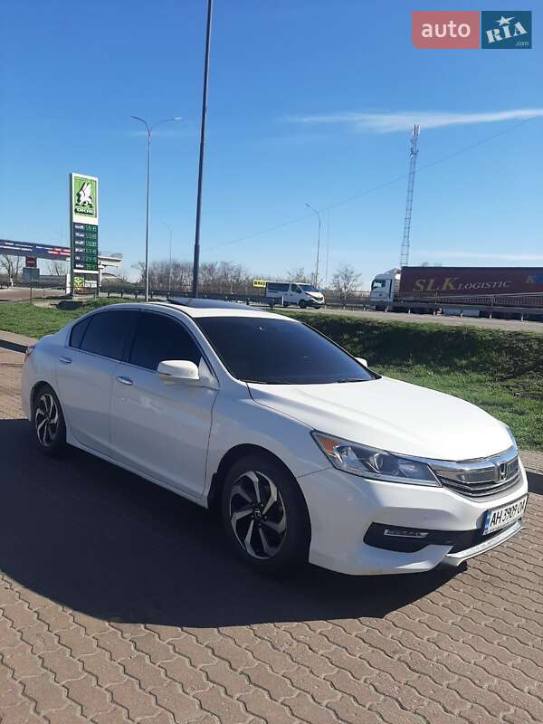 Седан Honda Accord 2015 в Києві