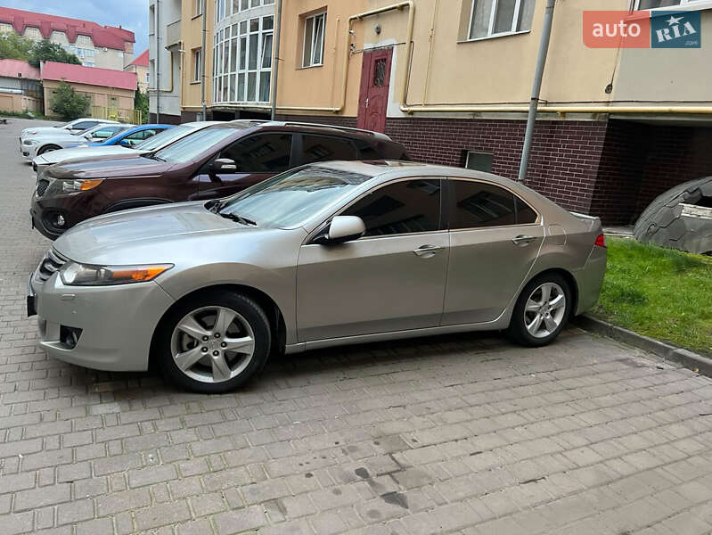 Седан Honda Accord 2010 в Ивано-Франковске