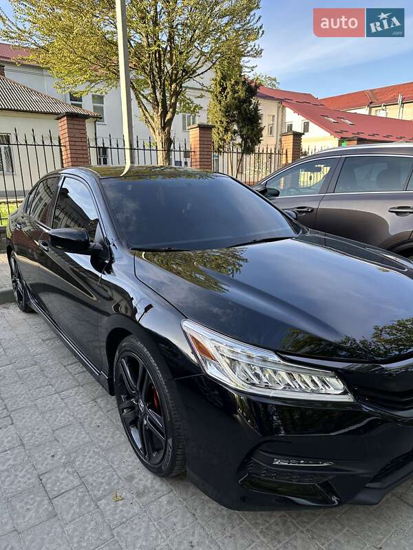 Седан Honda Accord 2016 в Львове