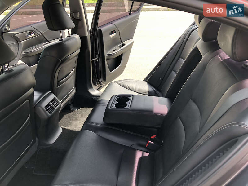 Седан Honda Accord 2014 в Киеве