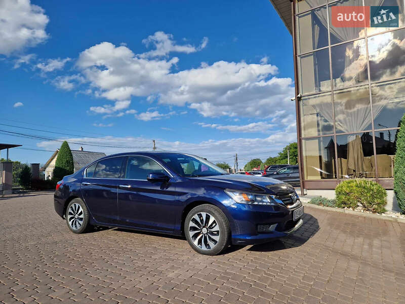 Седан Honda Accord 2014 в Чернівцях