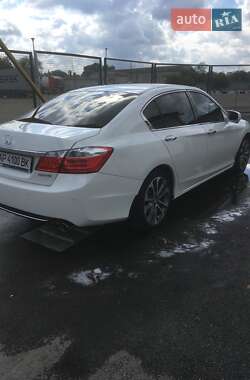 Седан Honda Accord 2013 в 