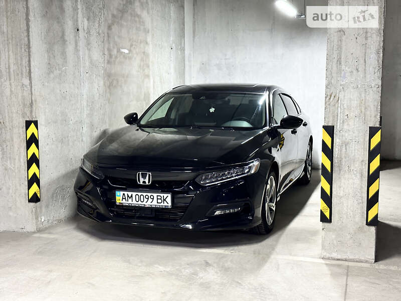 Седан Honda Accord 2019 в Киеве