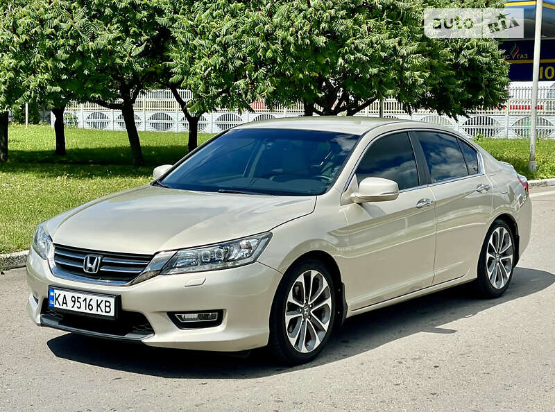 Седан Honda Accord 2013 в Ровно