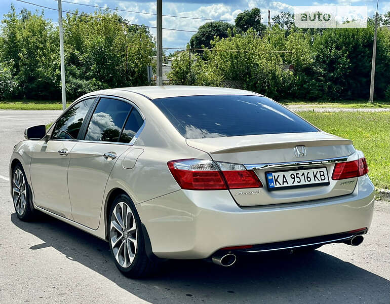 Седан Honda Accord 2013 в Ровно