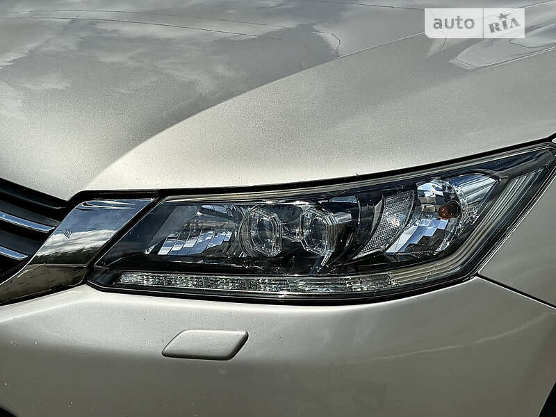 Седан Honda Accord 2013 в Ровно