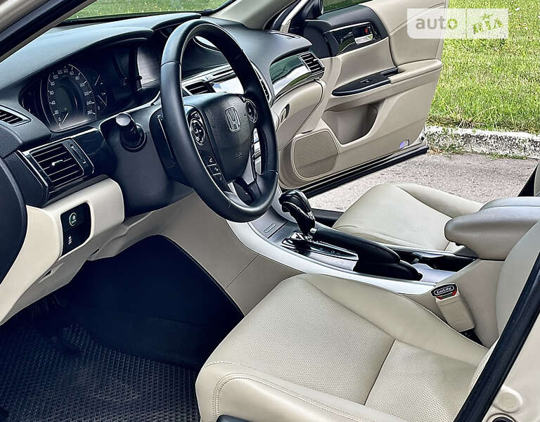 Седан Honda Accord 2013 в Ровно