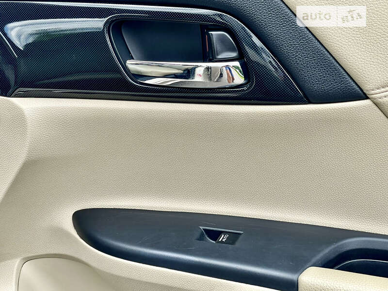 Седан Honda Accord 2013 в Ровно