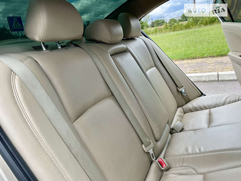 Седан Honda Accord 2013 в Ровно