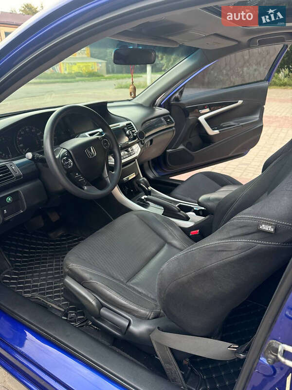 Купе Honda Accord 2012 в Теофиполе