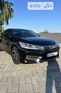 Седан Honda Accord 2016 в Калуші