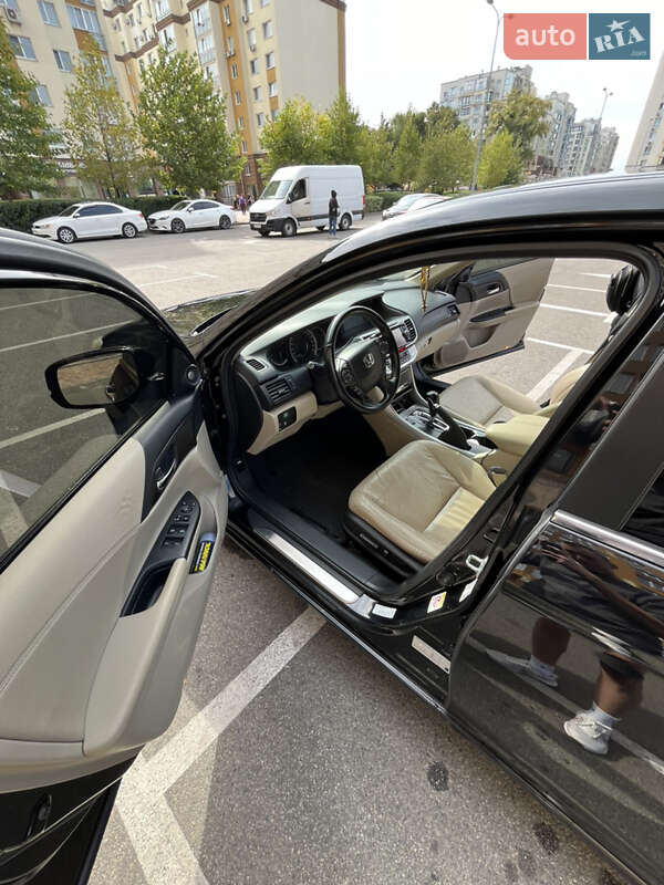 Седан Honda Accord 2013 в Вишневом
