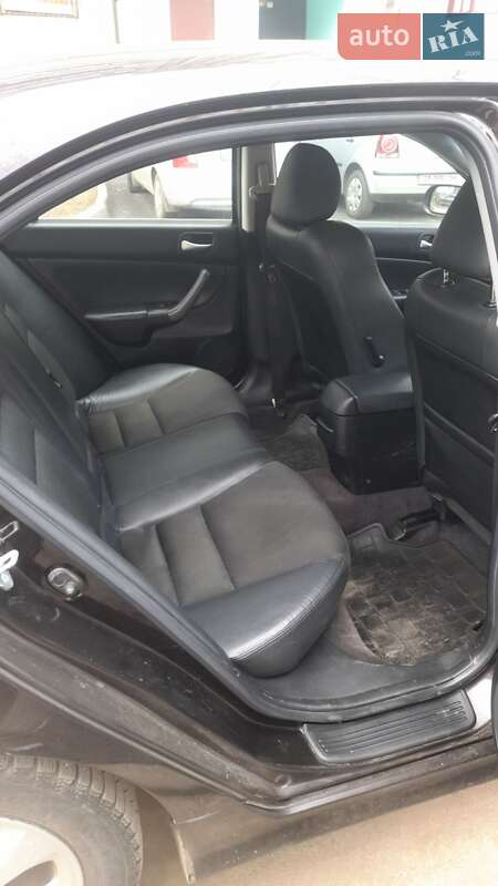 Седан Honda Accord 2006 в Турбовом