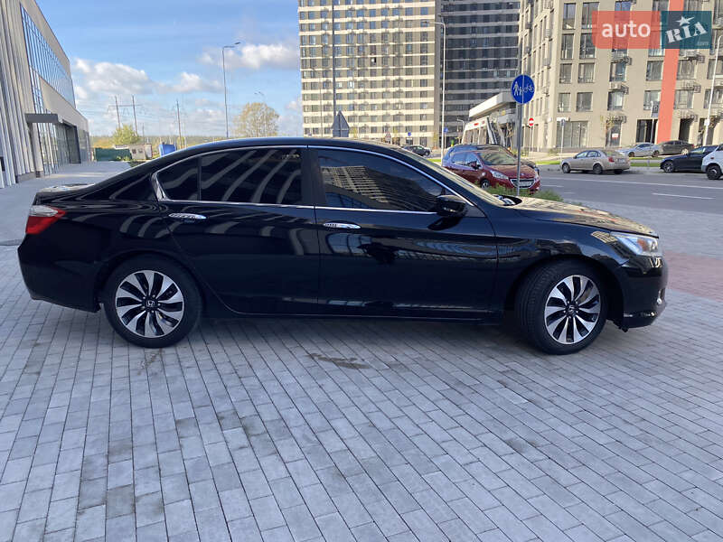 Седан Honda Accord 2015 в Киеве