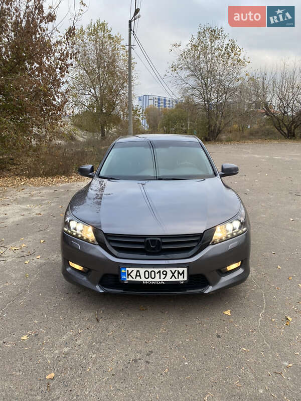 Седан Honda Accord 2013 в Киеве