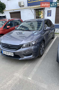 Седан Honda Accord 2013 в Киеве