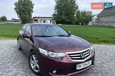 Седан Honda Accord 2011 в Корце