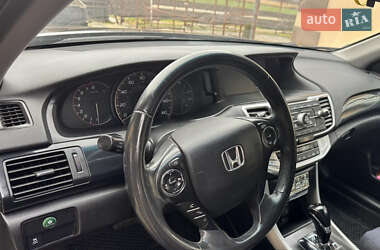 Седан Honda Accord 2015 в 