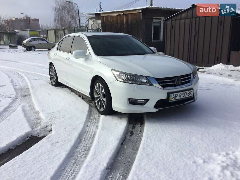 Седан Honda Accord 2013 в 