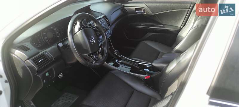 Седан Honda Accord 2016 в Кропивницком