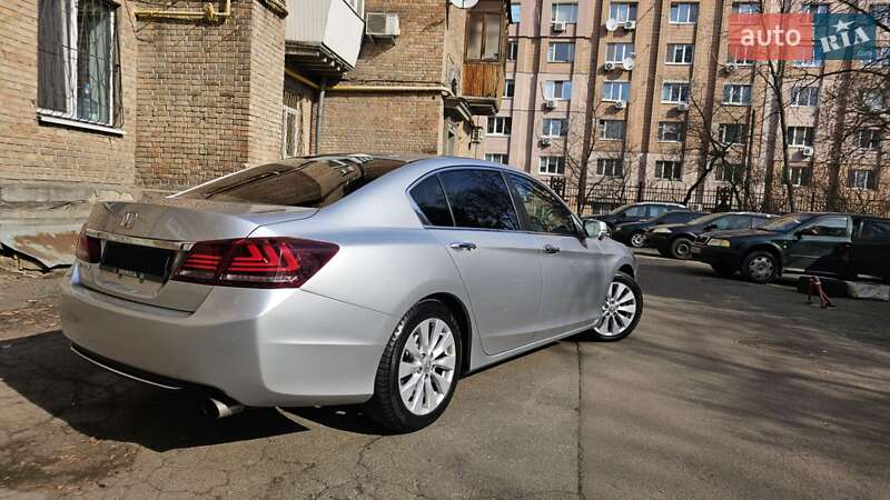 Седан Honda Accord 2013 в Киеве