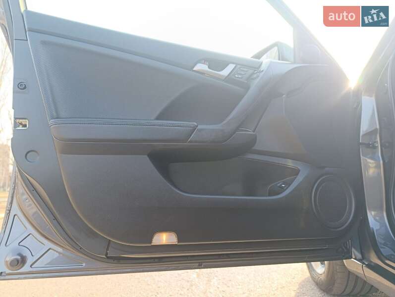 Універсал Honda Accord 2011 в Черкасах