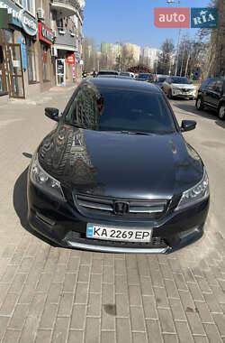 Седан Honda Accord 2015 в Киеве