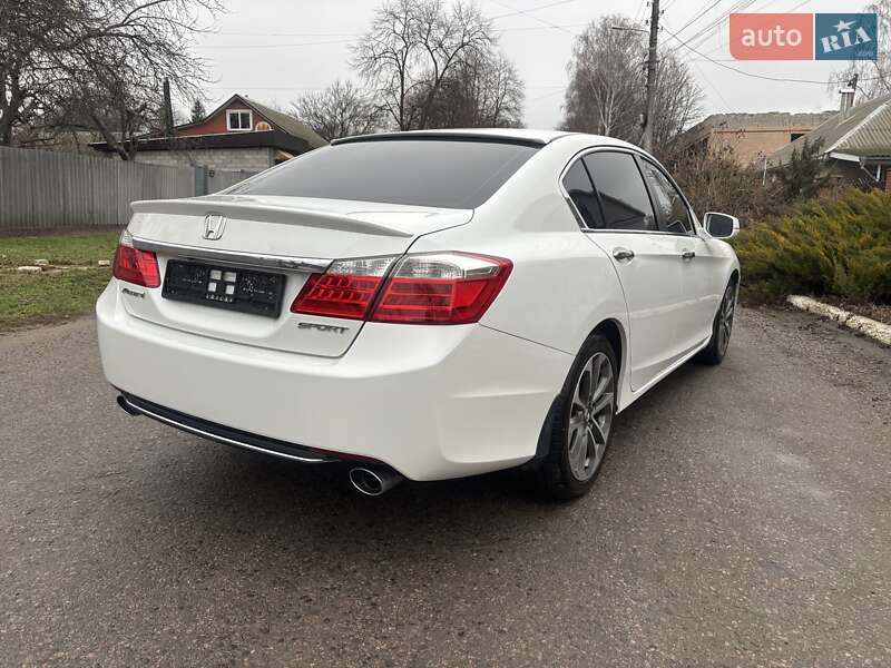 Седан Honda Accord 2013 в Краснограді