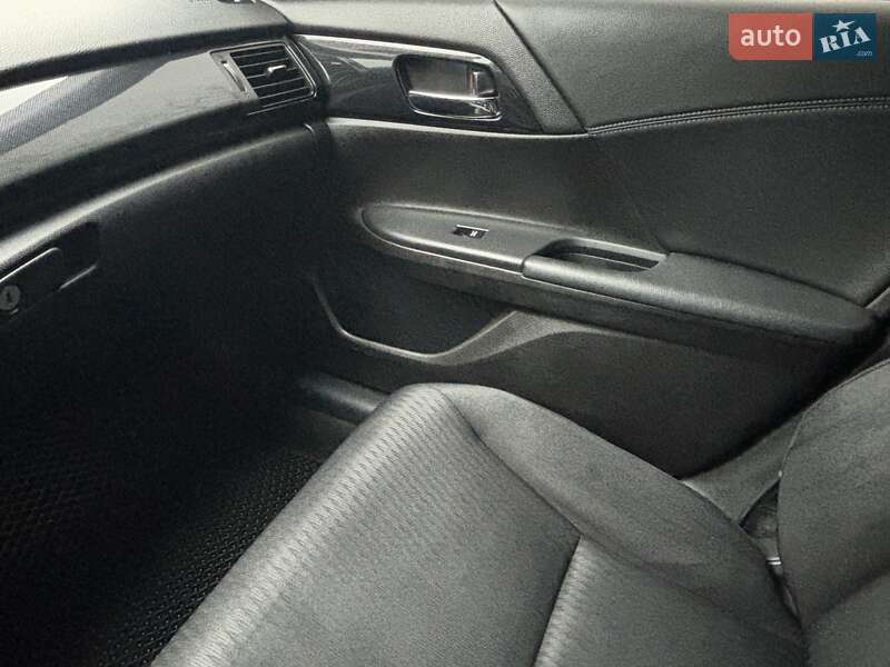 Седан Honda Accord 2013 в Краснограді