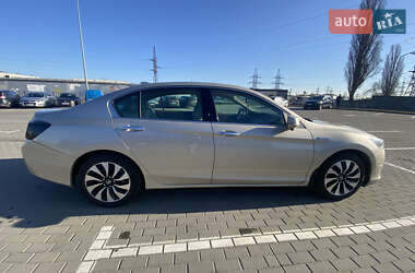 Седан Honda Accord 2014 в 