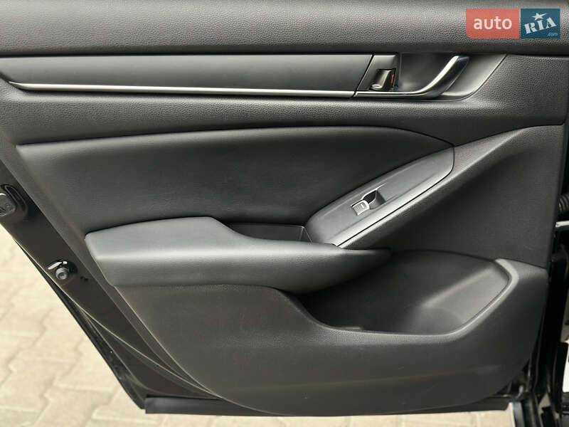 Седан Honda Accord 2018 в Киеве