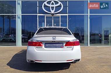 Седан Honda Accord 2015 в 