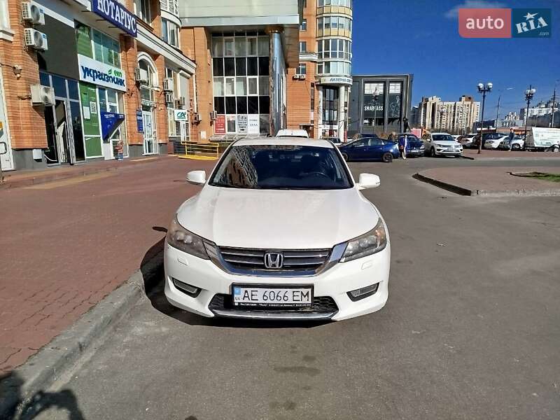 Седан Honda Accord 2013 в Києві
