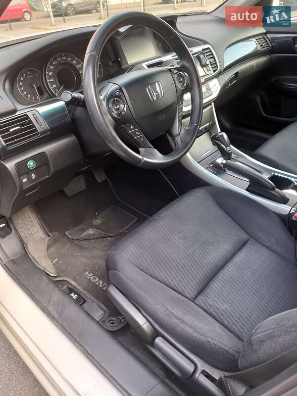 Седан Honda Accord 2013 в Києві