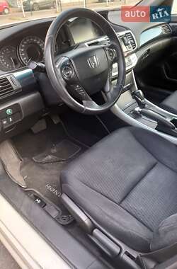 Седан Honda Accord 2013 в 