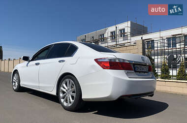 Седан Honda Accord 2015 в 