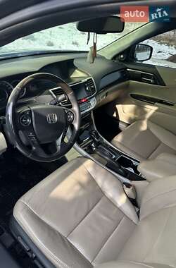 Седан Honda Accord 2013 в 
