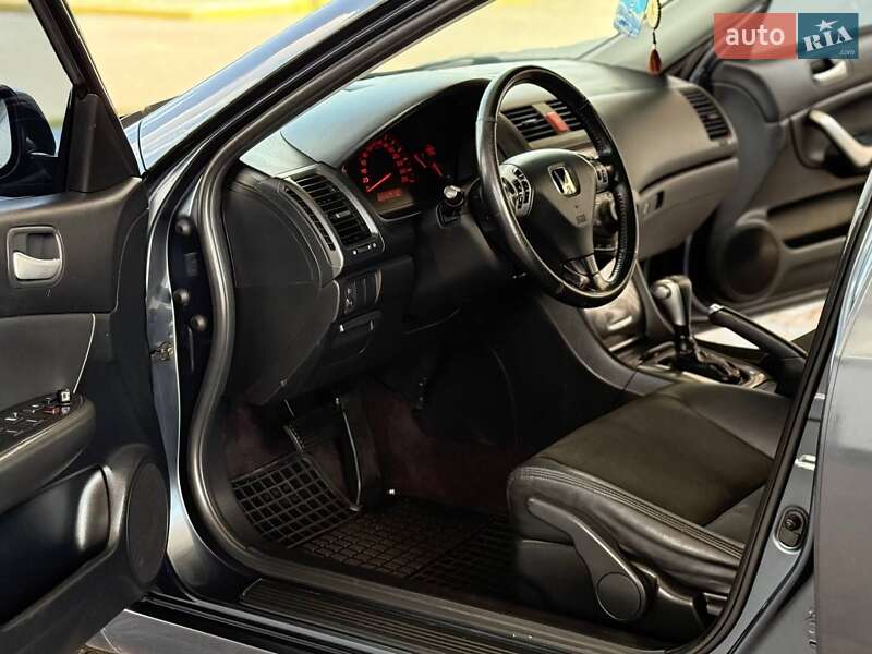 Седан Honda Accord 2004 в Першотравенске