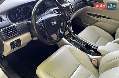 Седан Honda Accord 2013 в 