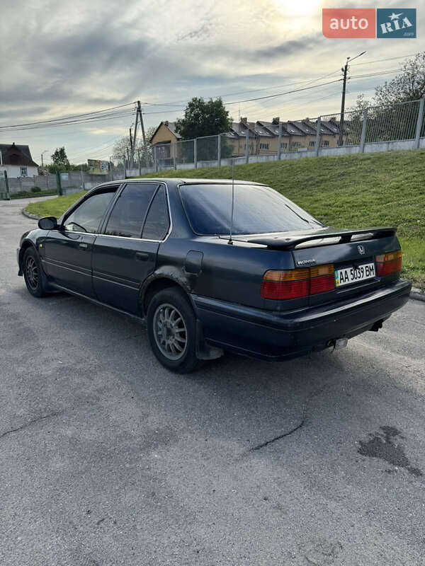 Седан Honda Accord 1990 в Обухове