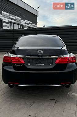 Седан Honda Accord 2013 в 