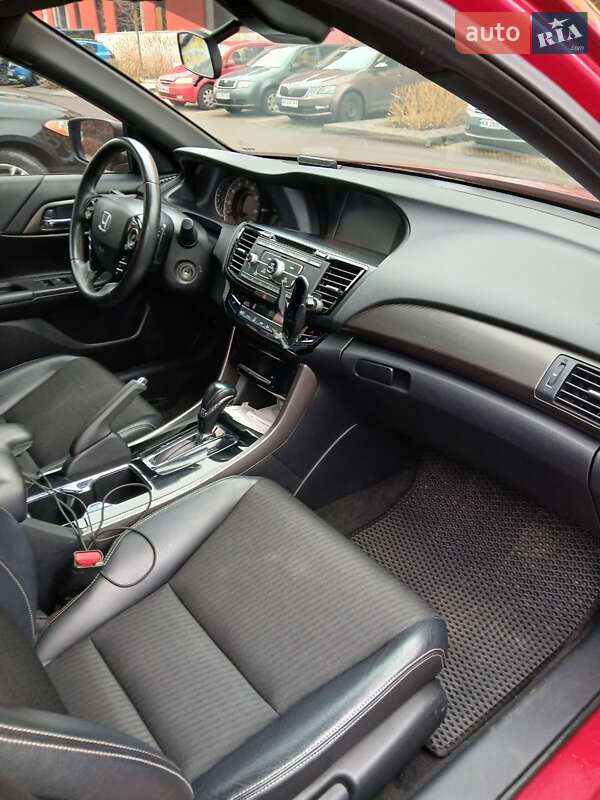 Седан Honda Accord 2016 в Киеве