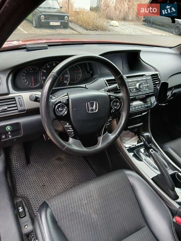 Седан Honda Accord 2016 в Киеве