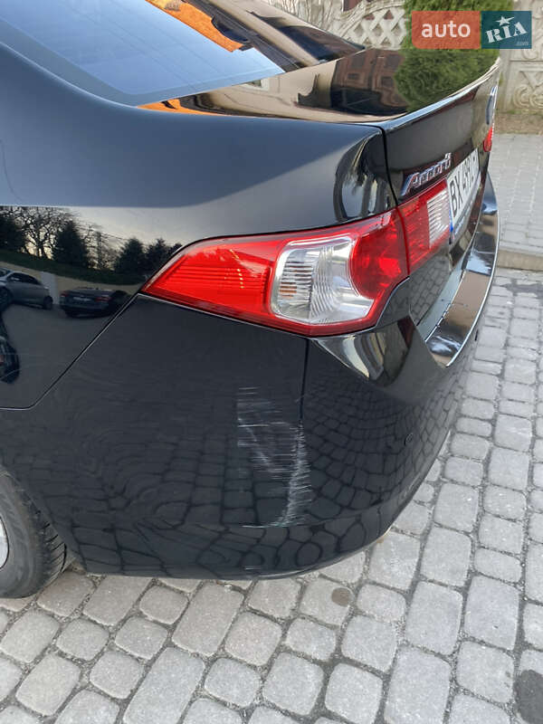 Седан Honda Accord 2008 в Остроге