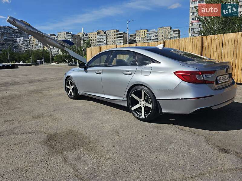 Седан Honda Accord 2018 в Днепре