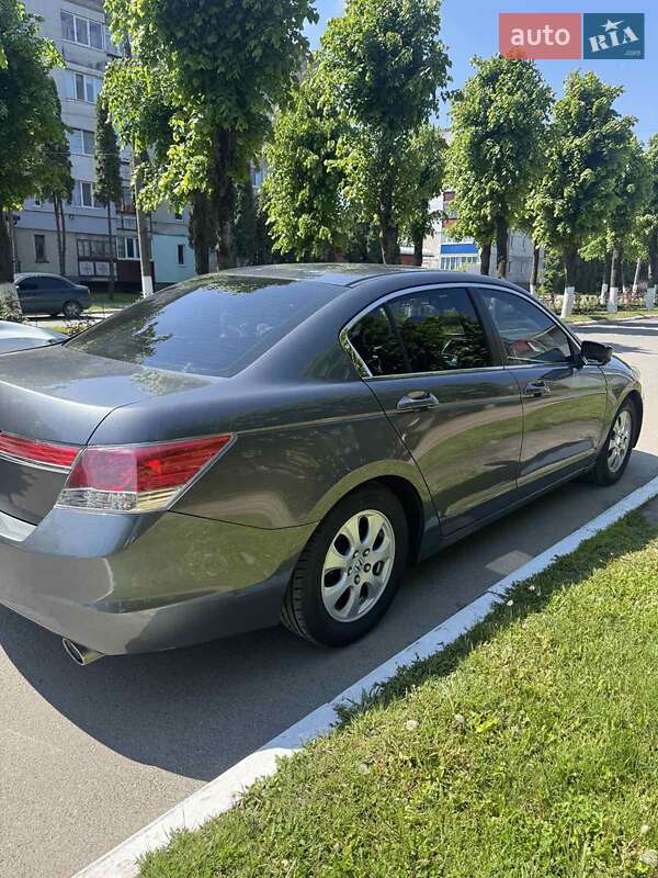 Седан Honda Accord 2012 в Староконстантинове