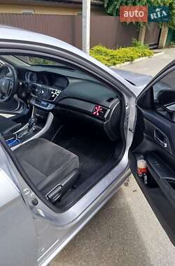 Седан Honda Accord 2013 в 